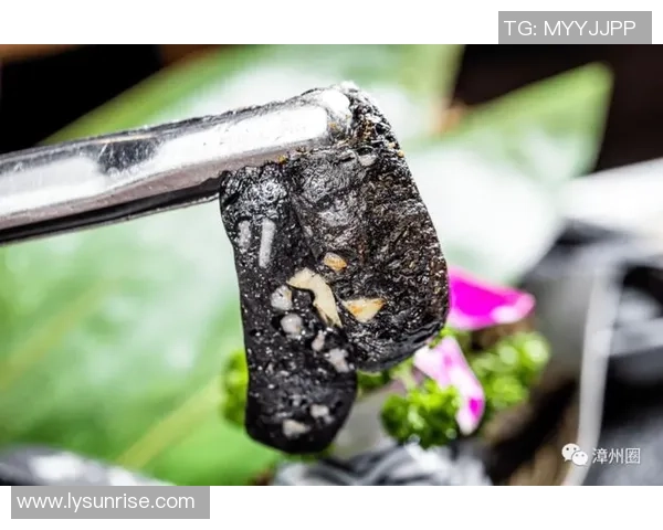 真香！邱贻可回成都吃川菜大快朵颐，慨叹：印度回国总算不必吃泡面了！